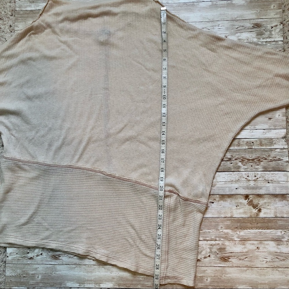 "We the Free/Free People" ribbed, oversized asymmetrical thermal top - size M - Picture 14 of 15